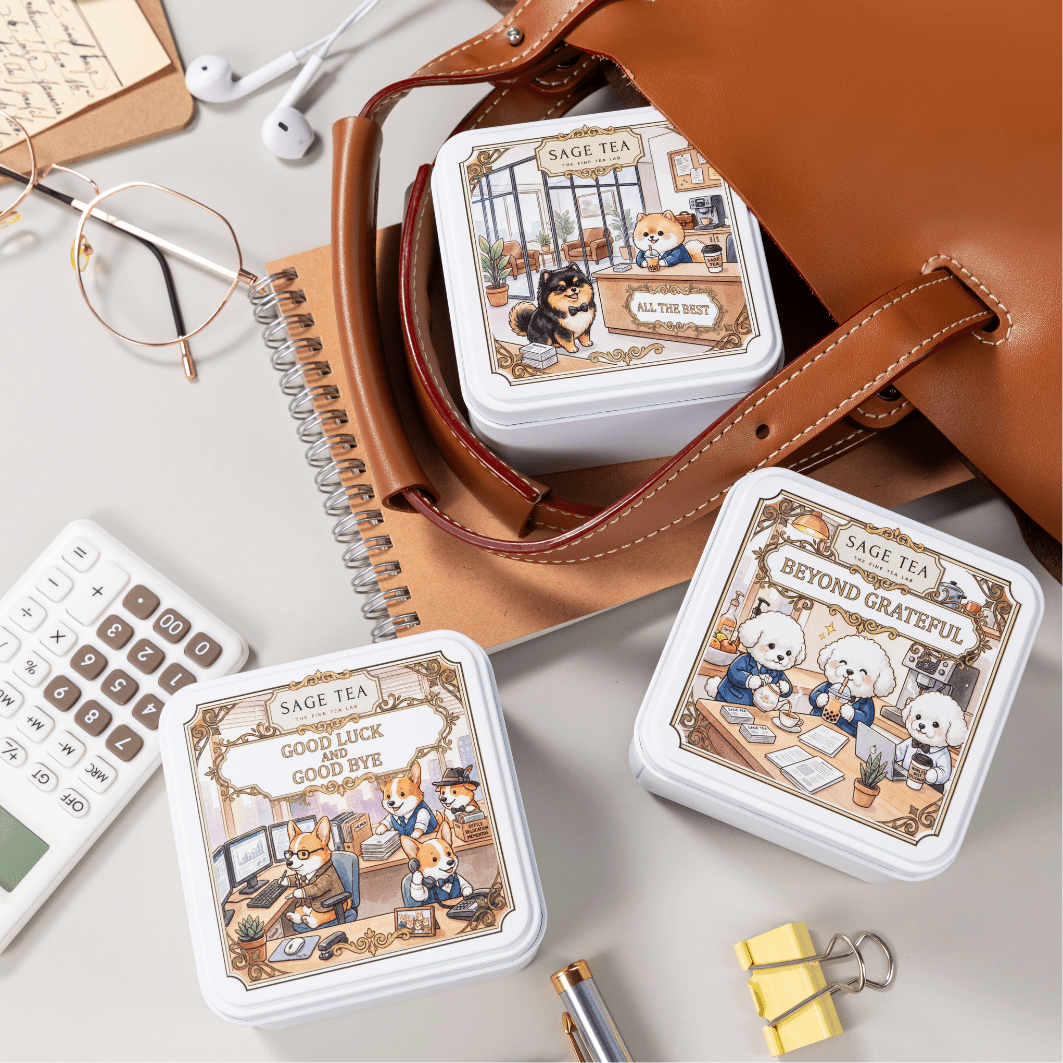【萌犬職場】SAGE TEA 萌犬散水禮：高雅插畫狗狗鐵盒 - 辦公室日常場景系列 (茶食禮盒 / 1件起訂) - SAGE TEA
